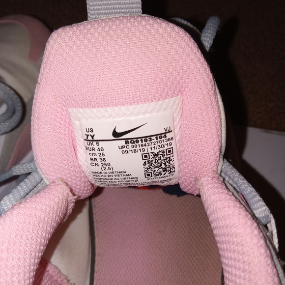 $20 kids size 7y nike airmax 270 react - Picture 5 of 6